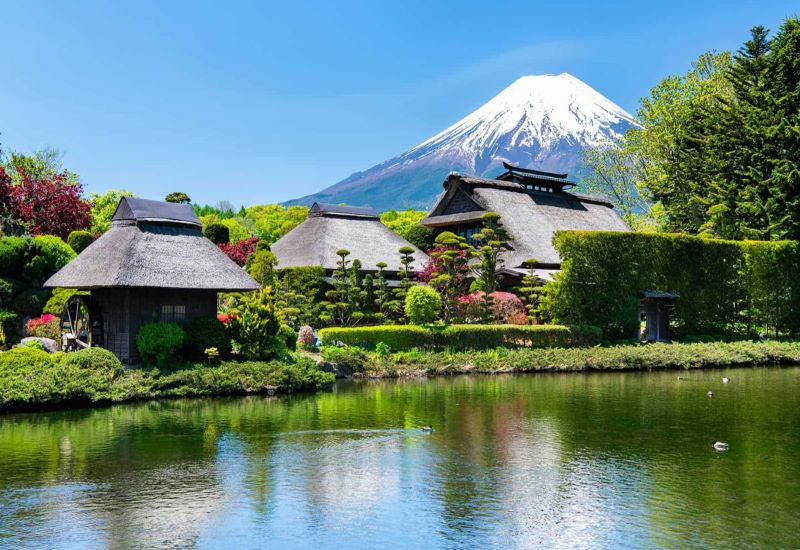 Vẻ đẹp thanh bình của ngôi cổ Oshino Hakkai - Nhật Bản